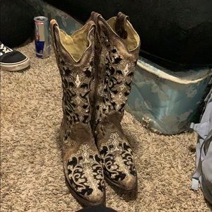 Band new! Beautiful boots.